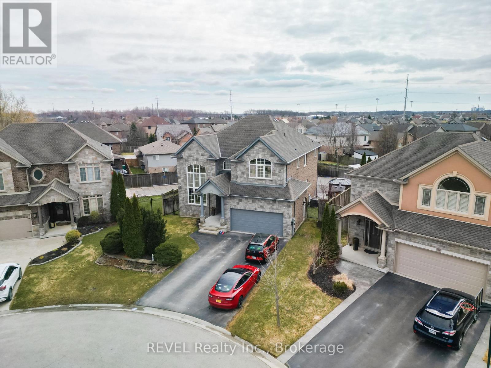 6600 Richard Crescent, Niagara Falls, Ontario  L2H 0A9 - Photo 3 - X12928404