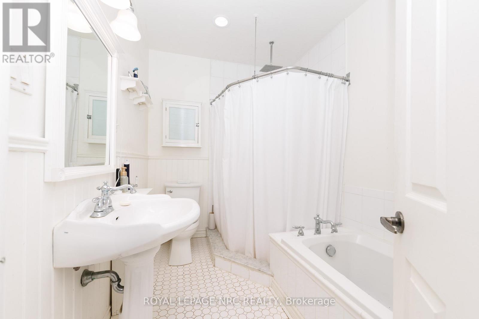 46 Shakespeare Avenue, Niagara-On-The-Lake, Ontario  L0S 1J0 - Photo 8 - X12928416