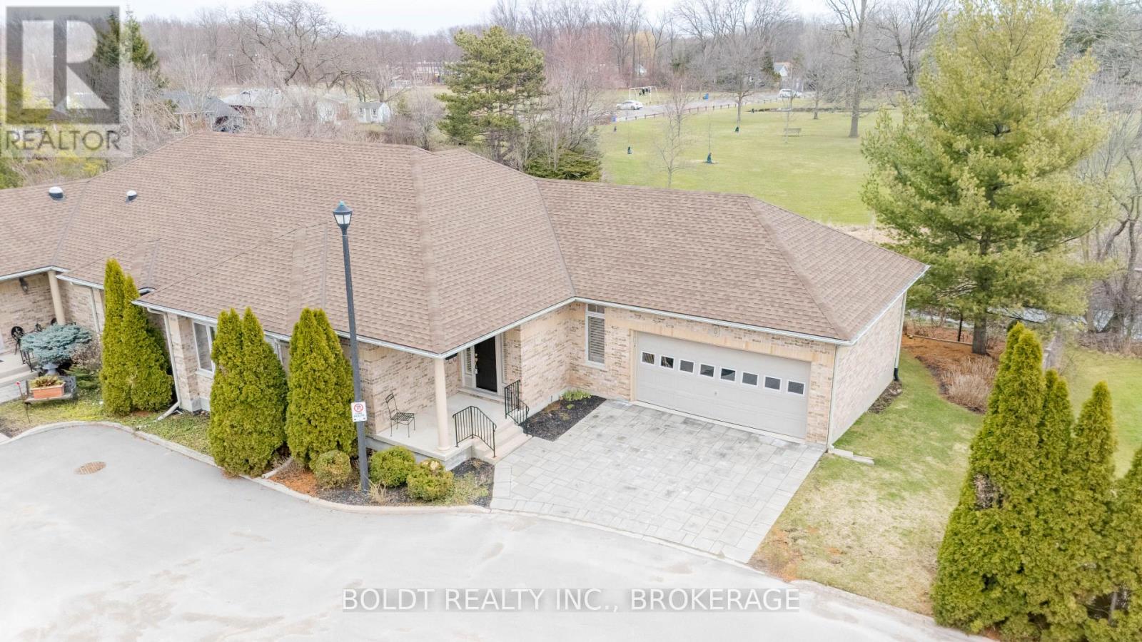 6 - 139 Glendale Avenue, St. Catharines, Ontario  L2T 2K2 - Photo 2 - X12928458