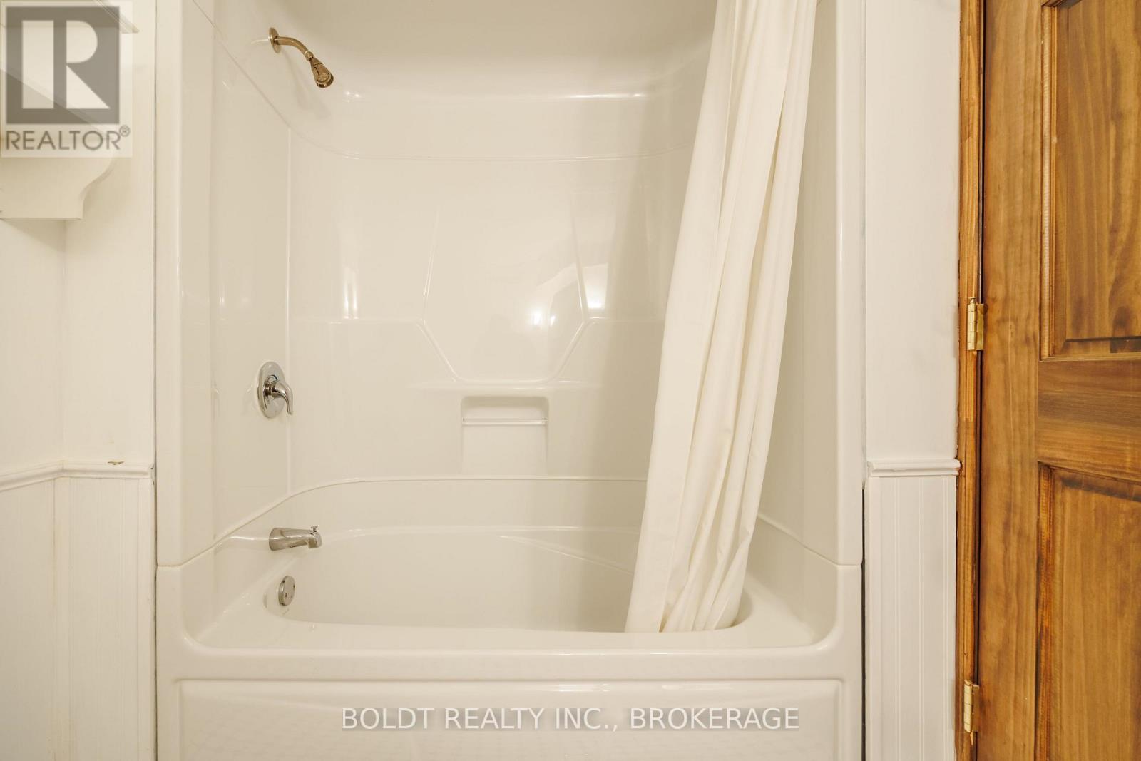 6 - 139 Glendale Avenue, St. Catharines, Ontario  L2T 2K2 - Photo 27 - X12928458