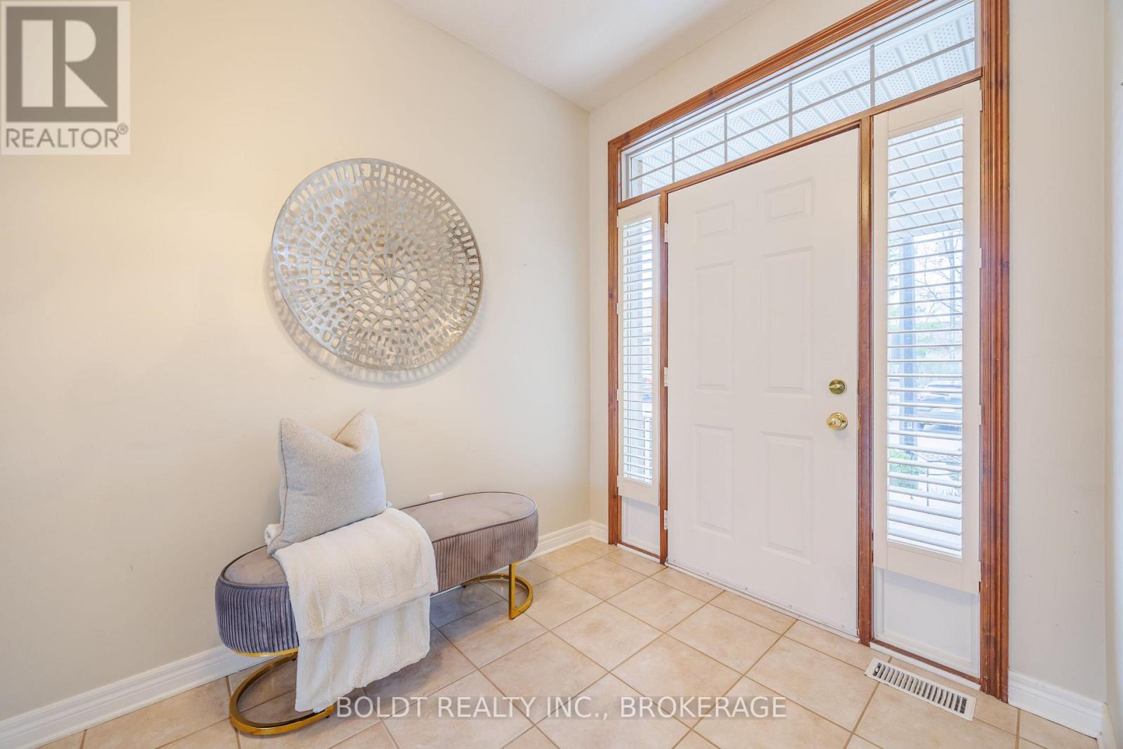 6 - 139 Glendale Avenue, St. Catharines, Ontario  L2T 2K2 - Photo 5 - X12928458