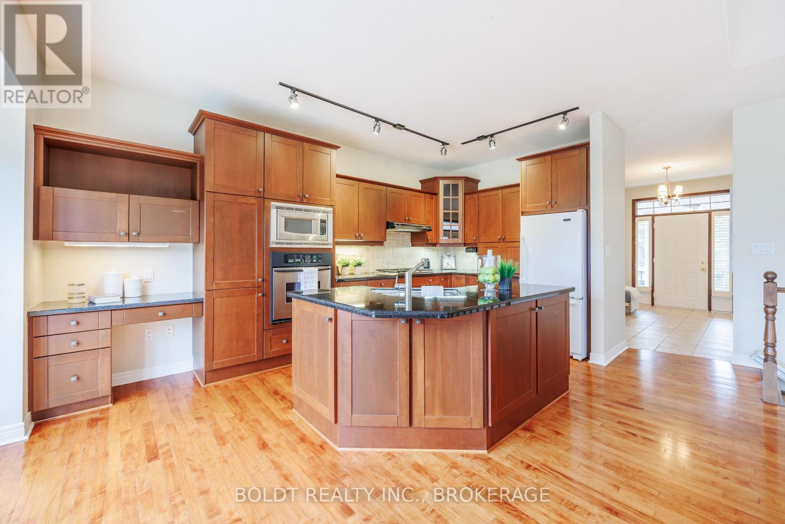 6 - 139 Glendale Avenue, St. Catharines, Ontario  L2T 2K2 - Photo 7 - X12928458