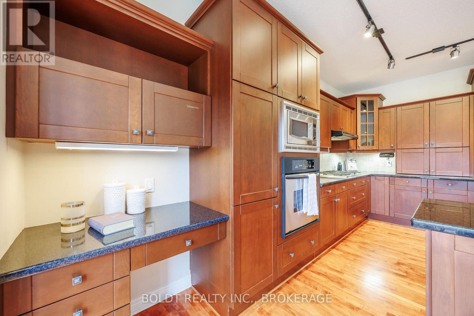 6 - 139 Glendale Avenue, St. Catharines, Ontario  L2T 2K2 - Photo 8 - X12928458