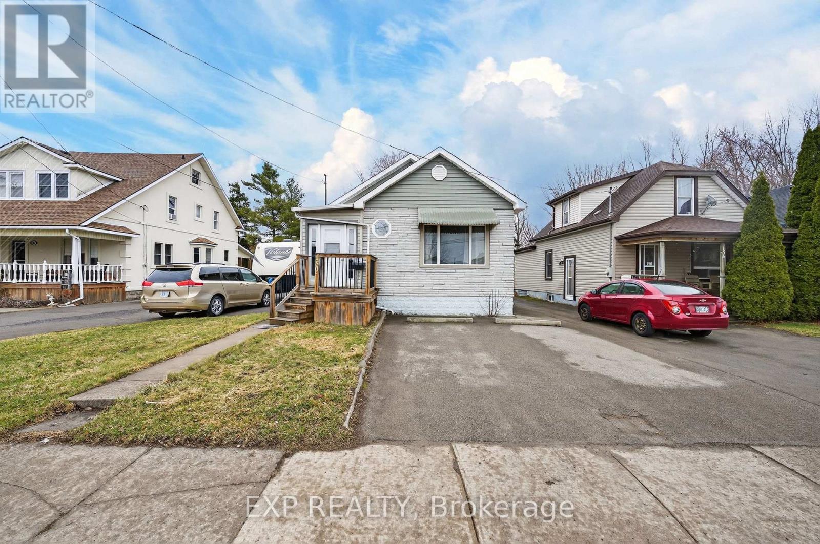 150 Crowland Avenue, Welland (Lincoln/crowland), Ontario  L3B 1X3 - Photo 3 - X12928466