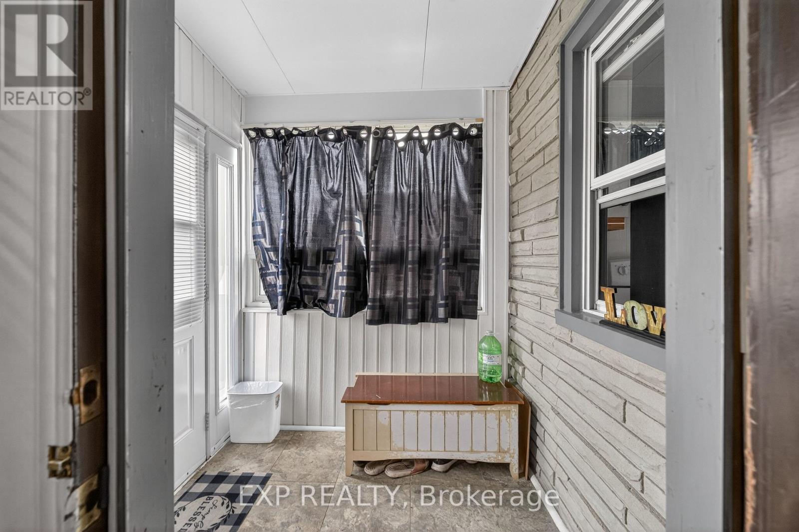 150 Crowland Avenue, Welland (Lincoln/crowland), Ontario  L3B 1X3 - Photo 4 - X12928466