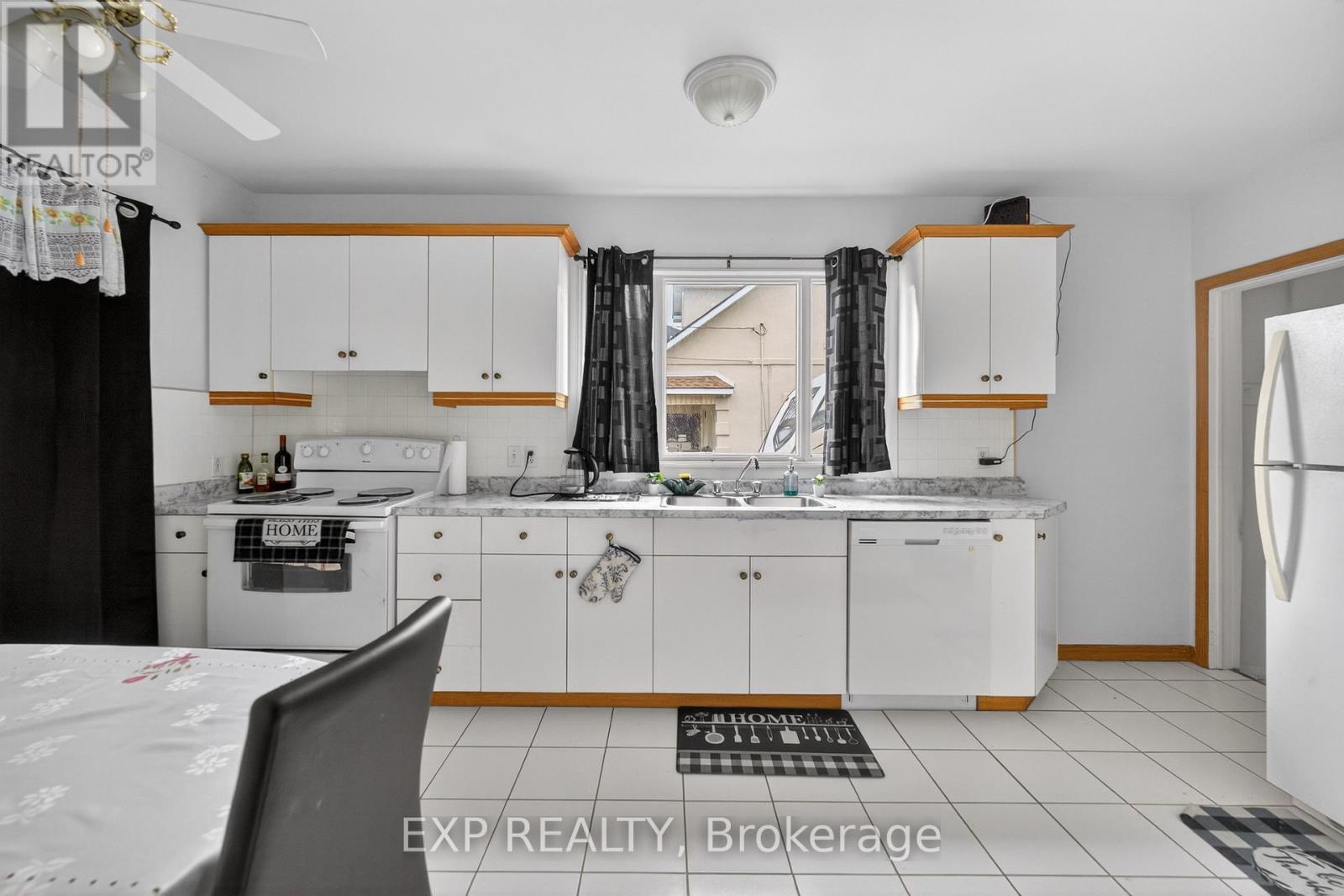 150 Crowland Avenue, Welland (Lincoln/crowland), Ontario  L3B 1X3 - Photo 8 - X12928466