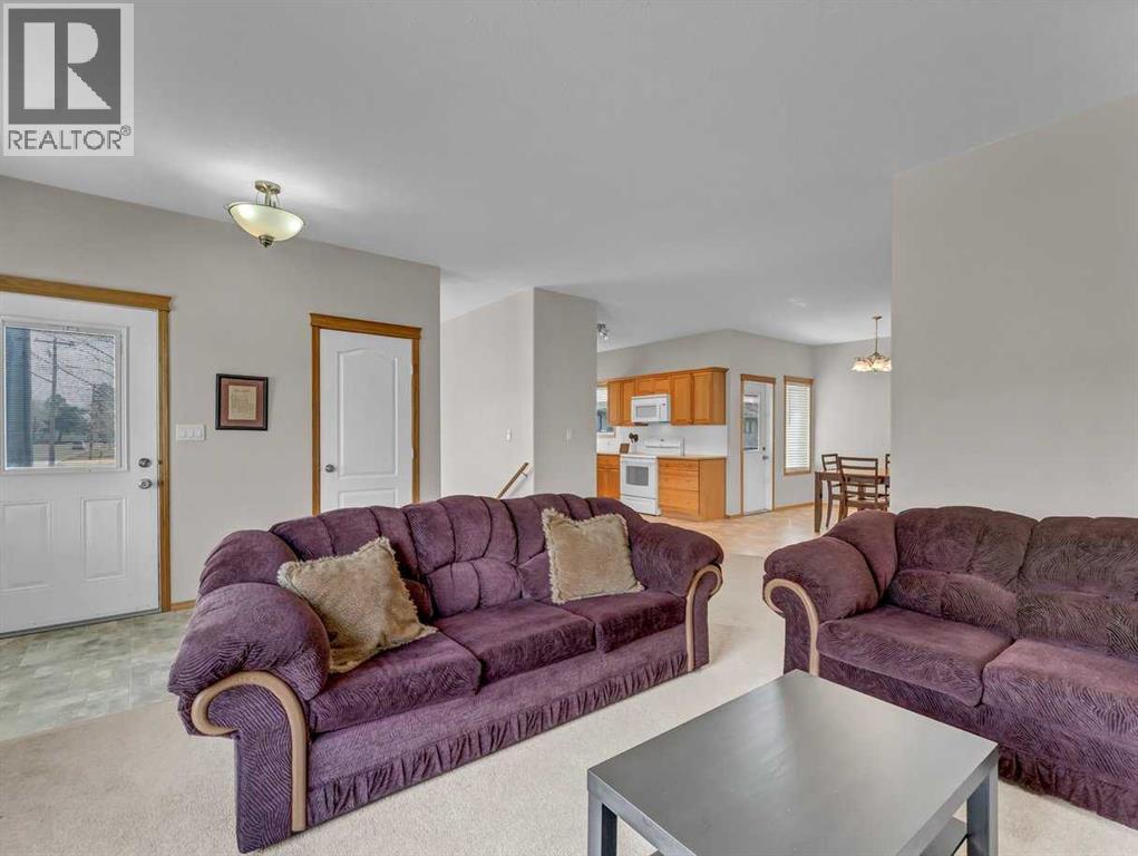 105 Garrow Avenue E, Brooks, Alberta  T1R 1J4 - Photo 3 - A2295503