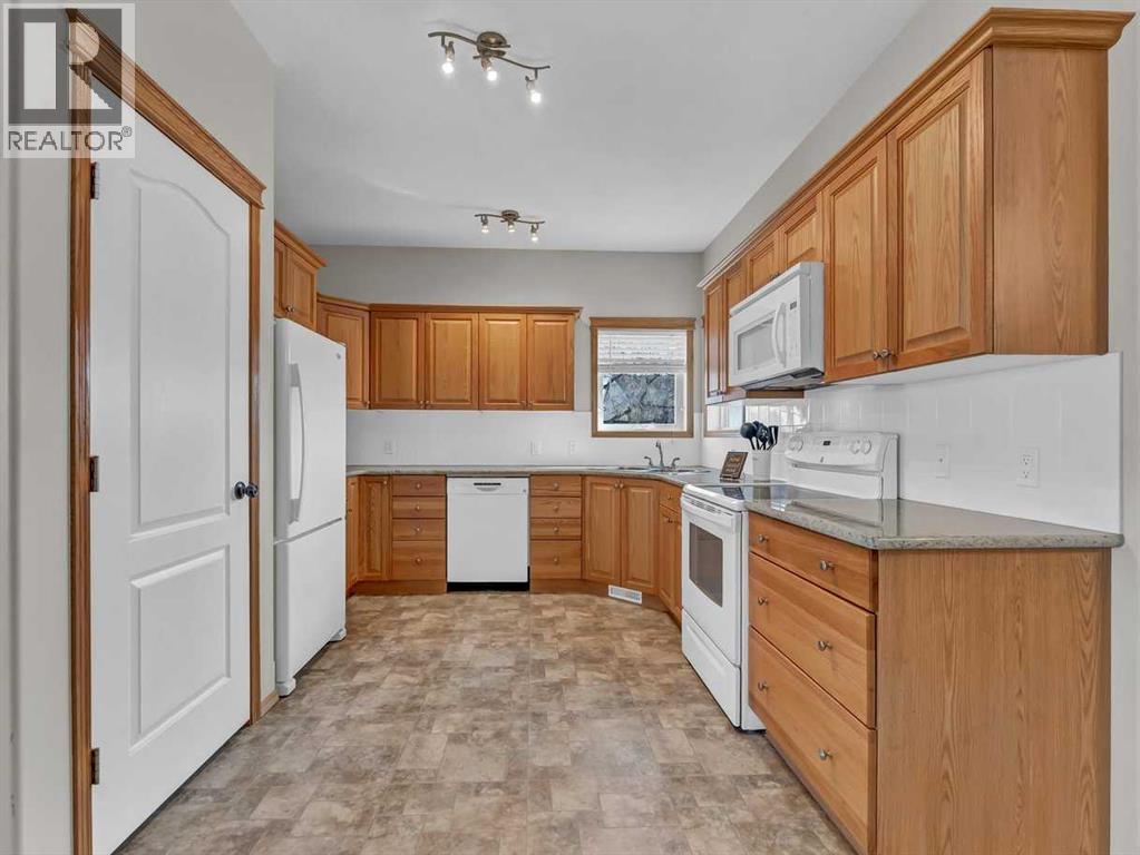 105 Garrow Avenue E, Brooks, Alberta  T1R 1J4 - Photo 5 - A2295503