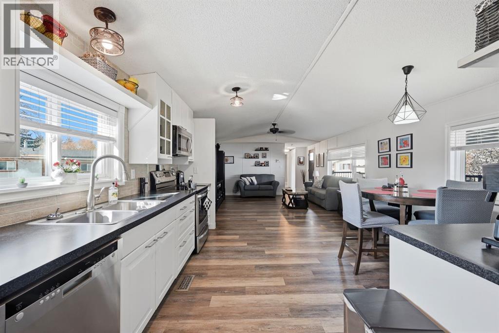 342 Burroughs Circle Ne, Calgary, Alberta  T1Y 6K3 - Photo 19 - A2296130