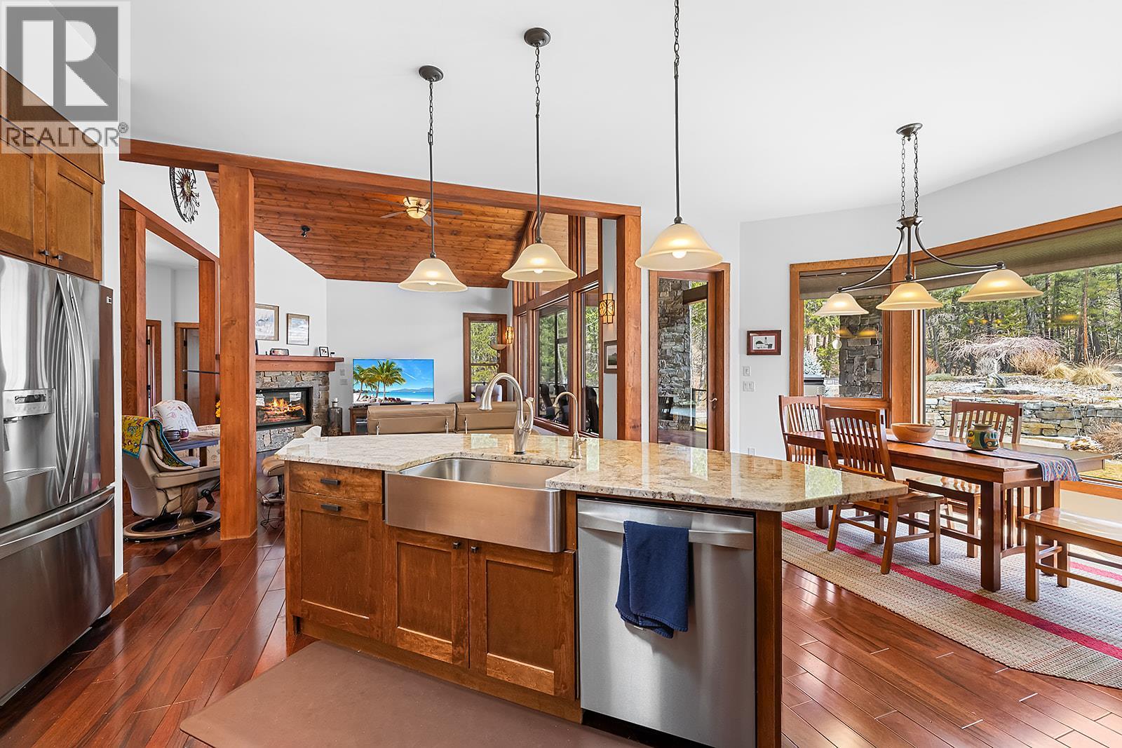 5962 Wolf Creek Road, Wasa, British Columbia  V0B 2K0 - Photo 10 - 10376423