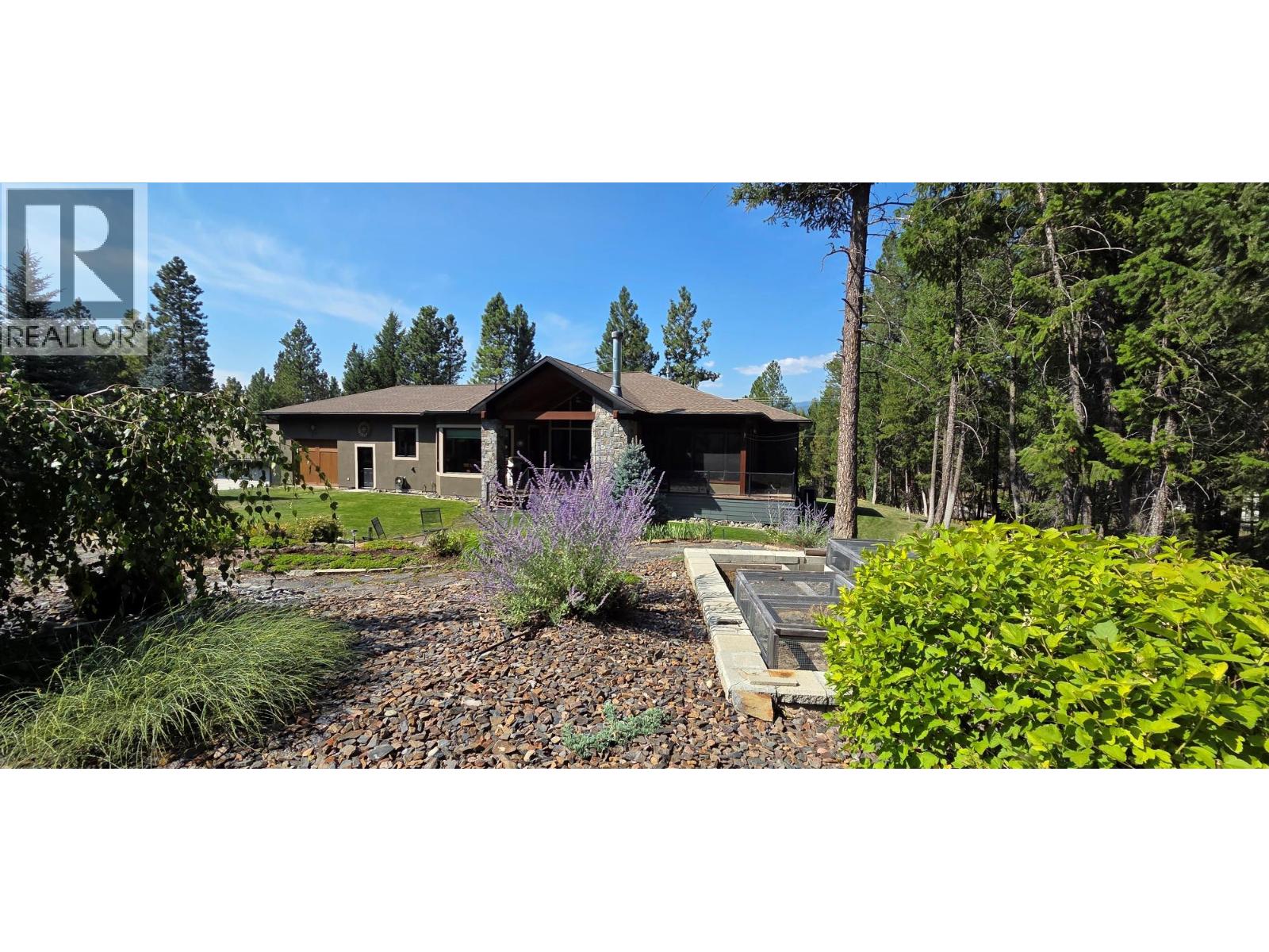 5962 Wolf Creek Road, Wasa, British Columbia  V0B 2K0 - Photo 3 - 10376423