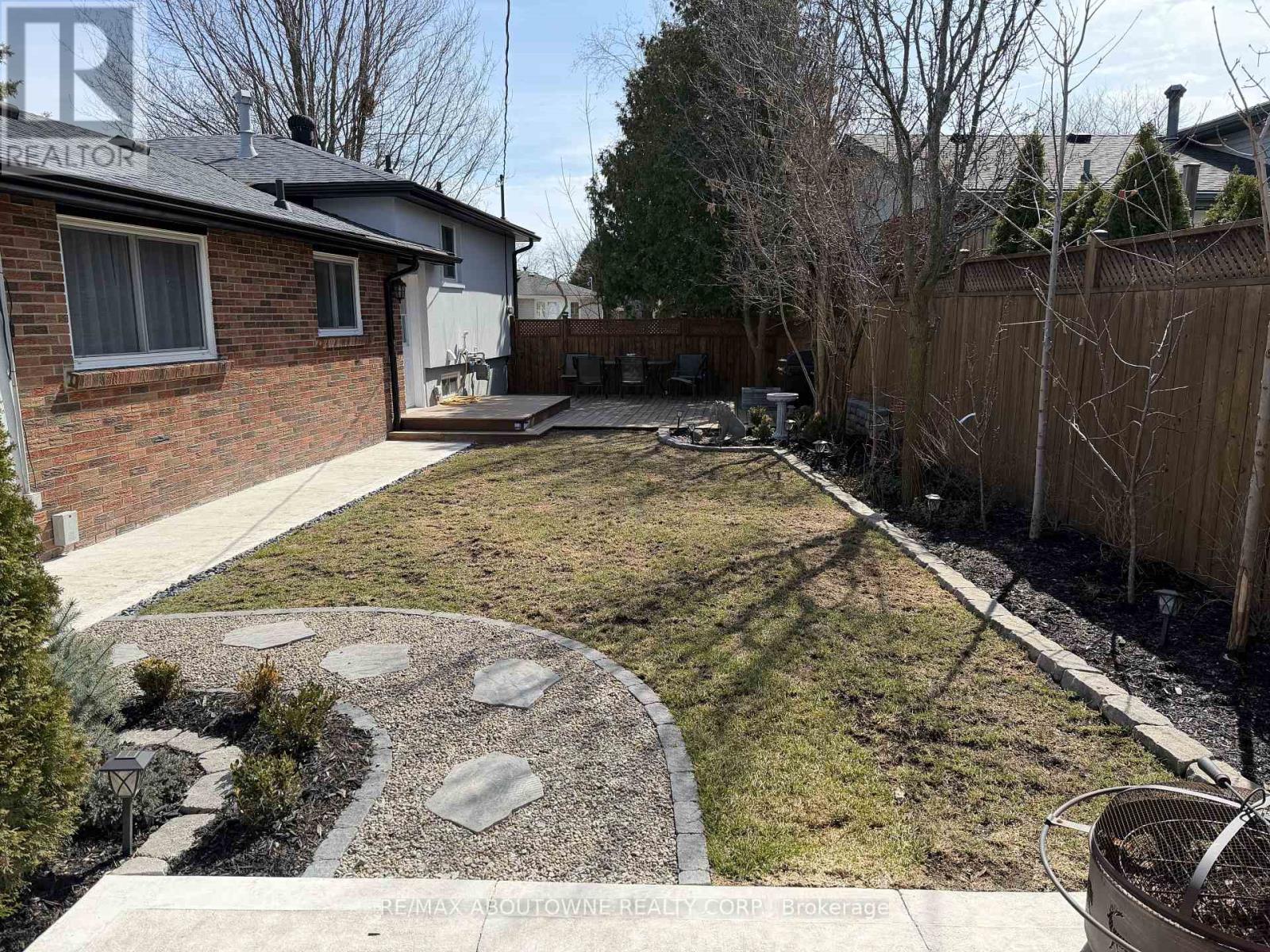 626 Cape Avenue, Burlington, Ontario  L7L 4M6 - Photo 33 - W12722618