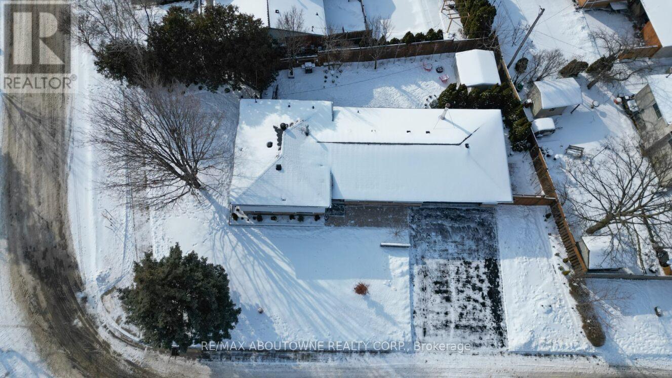 626 Cape Avenue, Burlington, Ontario  L7L 4M6 - Photo 35 - W12722618