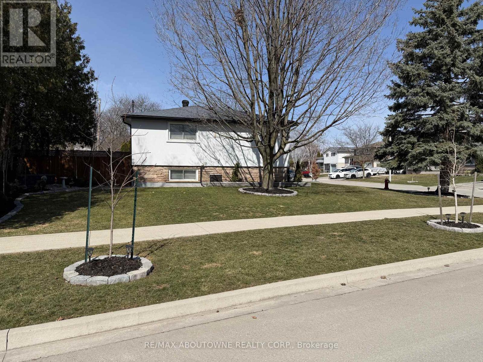 626 Cape Avenue, Burlington, Ontario  L7L 4M6 - Photo 31 - W12722618