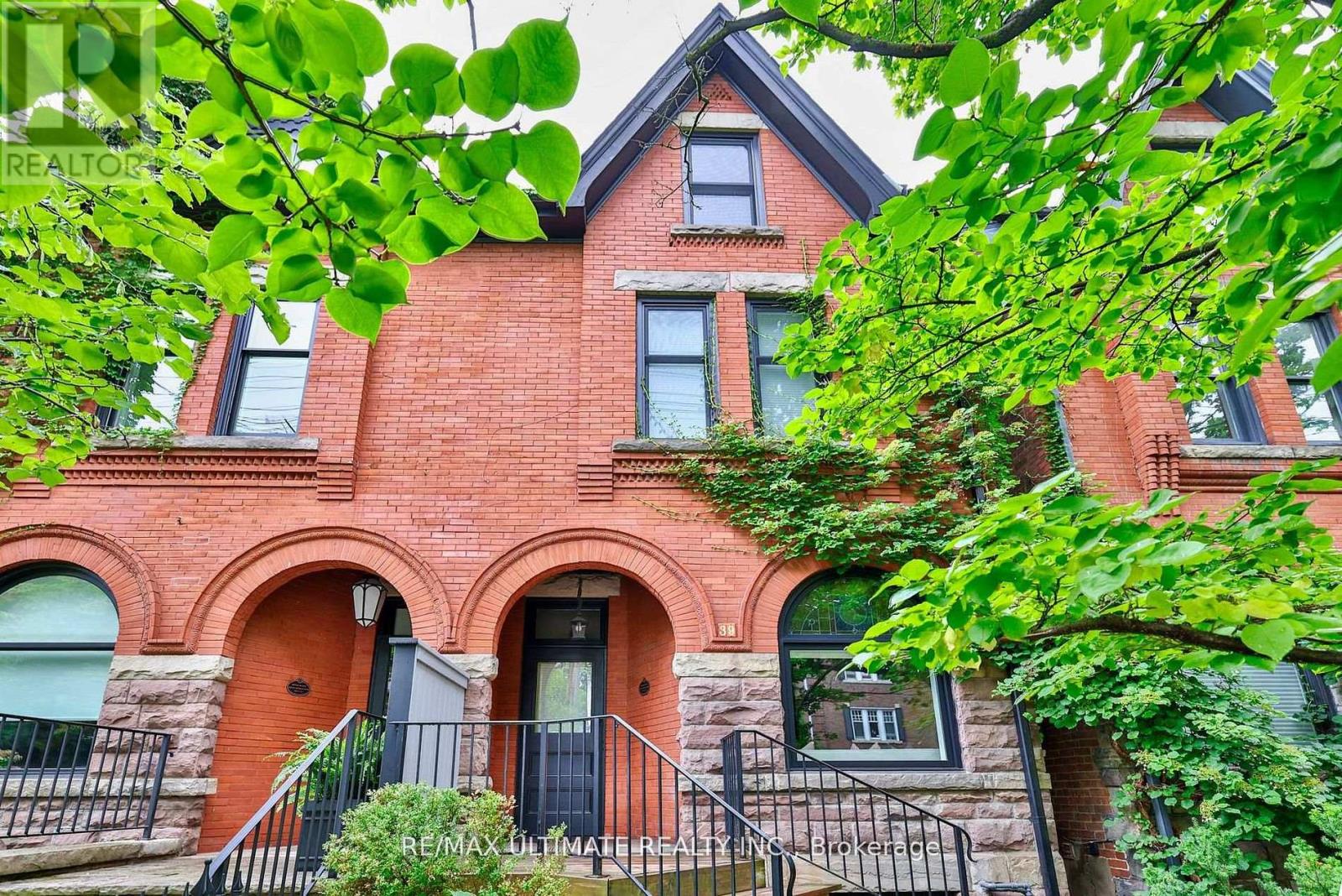 39 MACPHERSON AVENUE, Toronto, Ontario