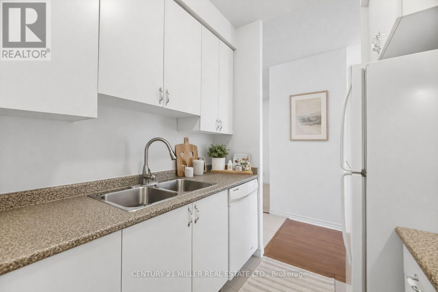 Ph08 - 35 Saranac Boulevard, Toronto (Englemount-Lawrence), Ontario  M6A 2G4 - Photo 21 - C12928566