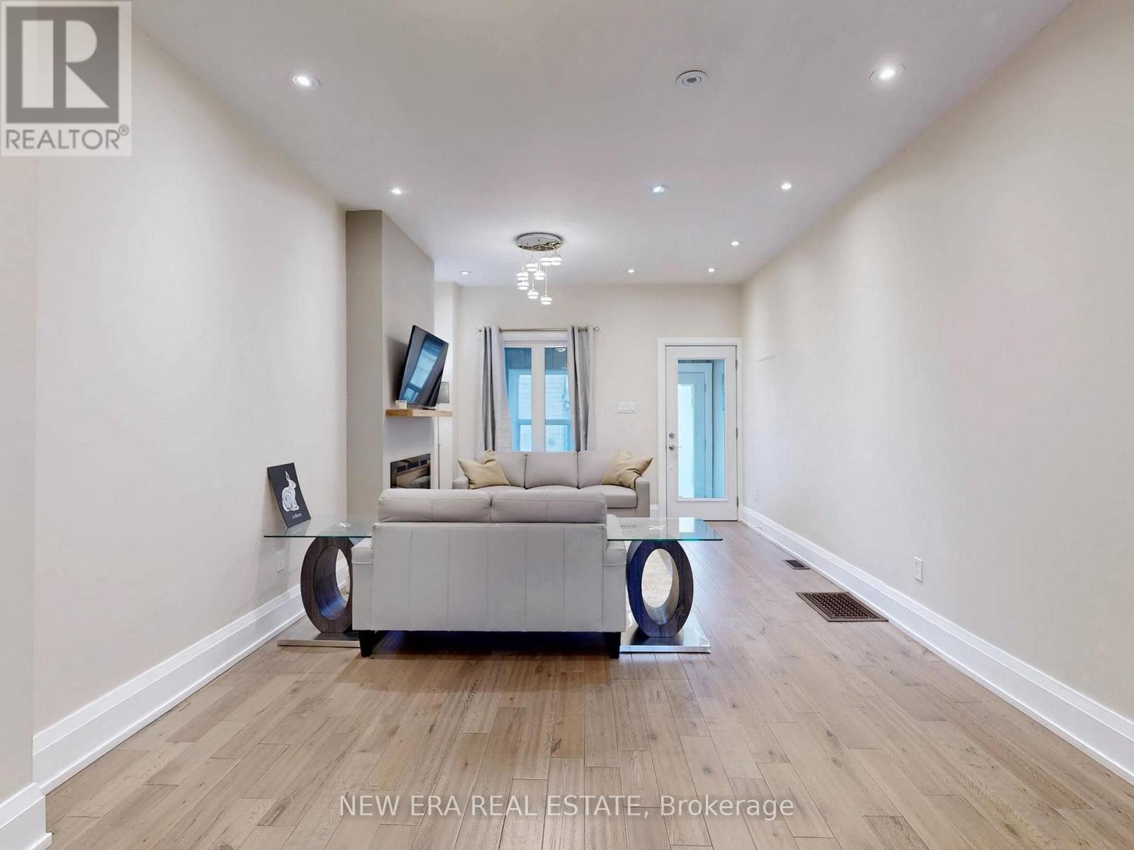 75 Laing Street, Toronto (Greenwood-Coxwell), Ontario  M4L 2N4 - Photo 10 - E12928382