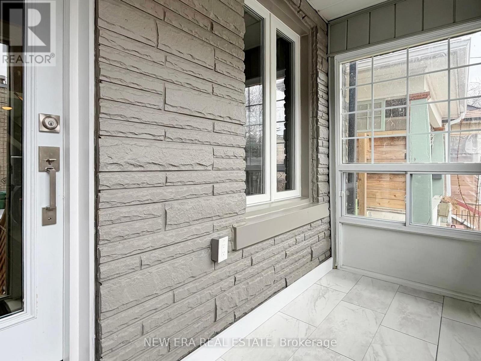 75 Laing Street, Toronto (Greenwood-Coxwell), Ontario  M4L 2N4 - Photo 3 - E12928382