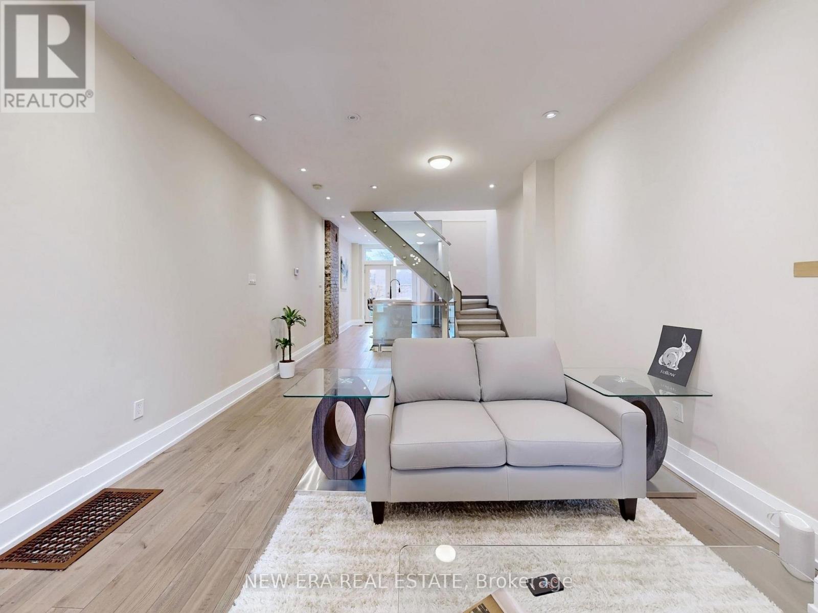 75 Laing Street, Toronto (Greenwood-Coxwell), Ontario  M4L 2N4 - Photo 7 - E12928382