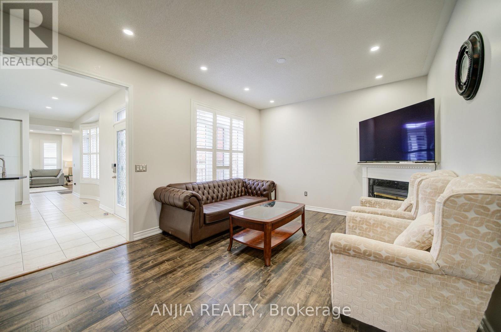 116 Emery Hill Boulevard, Markham, Ontario  L6C 2S6 - Photo 11 - N12928388