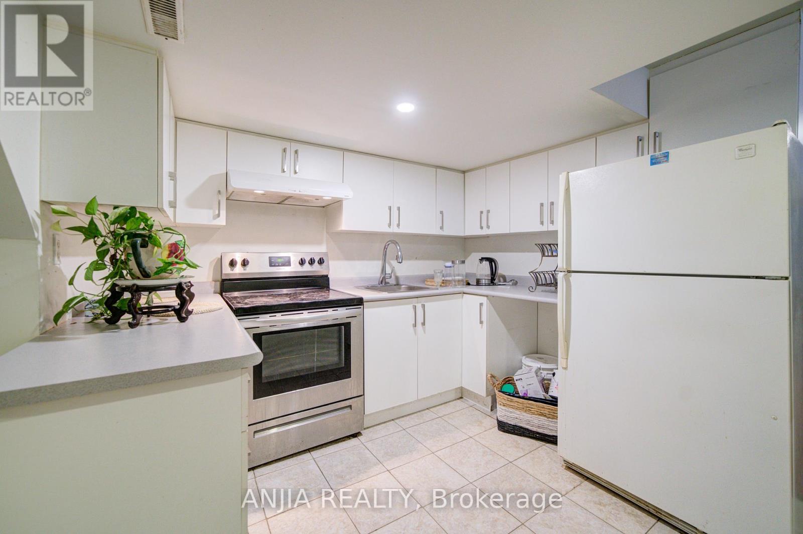 116 Emery Hill Boulevard, Markham, Ontario  L6C 2S6 - Photo 21 - N12928388