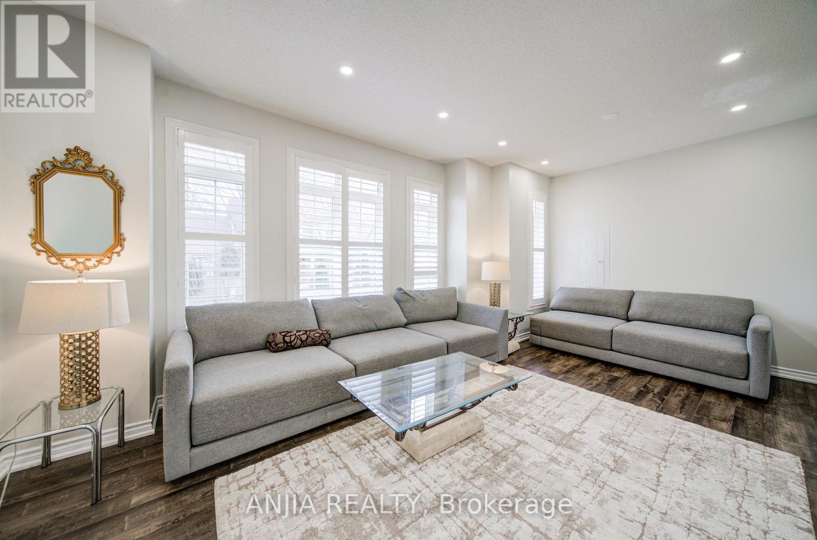 116 Emery Hill Boulevard, Markham, Ontario  L6C 2S6 - Photo 4 - N12928388