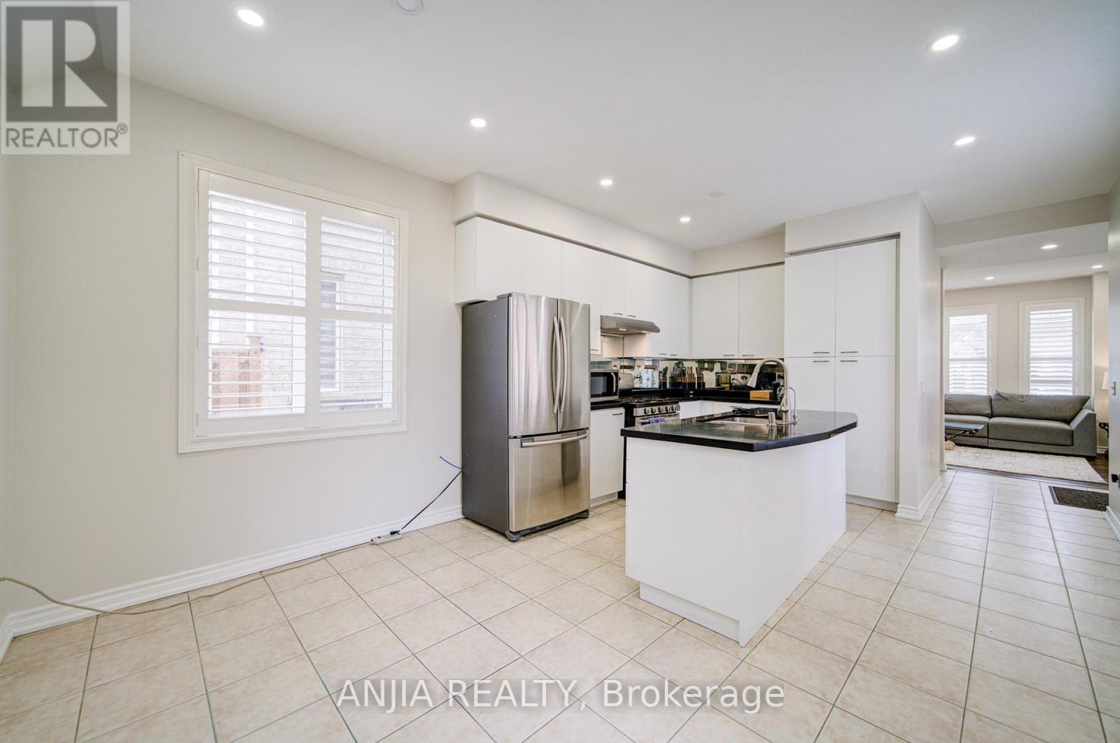 116 Emery Hill Boulevard, Markham, Ontario  L6C 2S6 - Photo 6 - N12928388