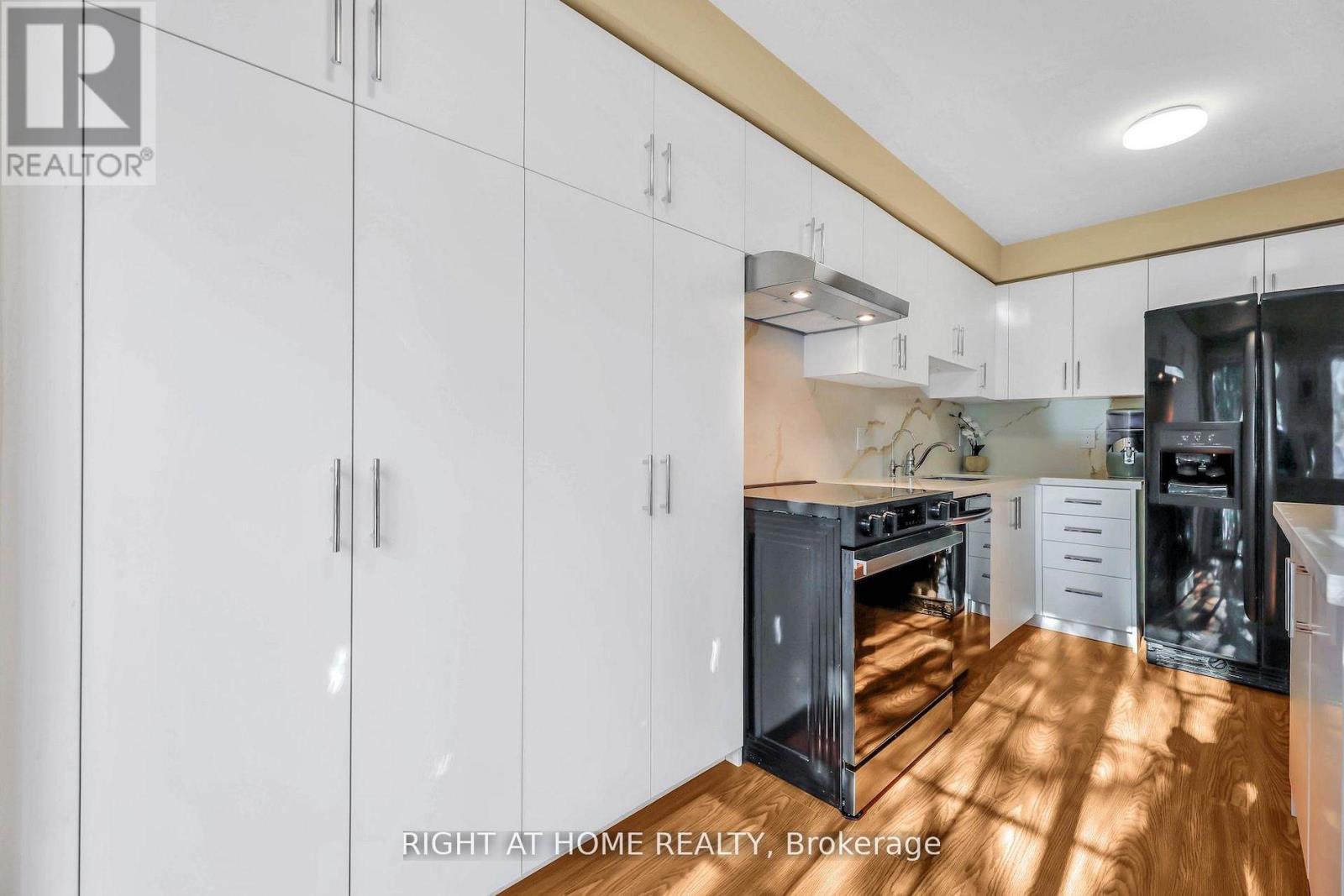 40 - 130 Mosaics Avenue, Aurora, Ontario  L4G 7L5 - Photo 9 - N12928398