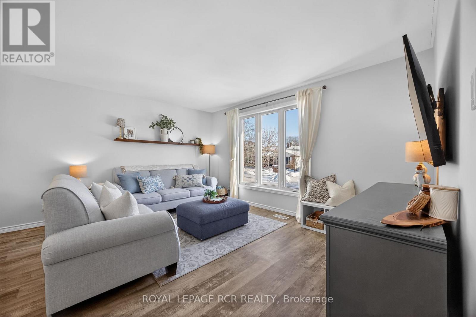 30 Longview Drive, Bradford West Gwillimbury, Ontario  L3Z 2H2 - Photo 7 - N12928522