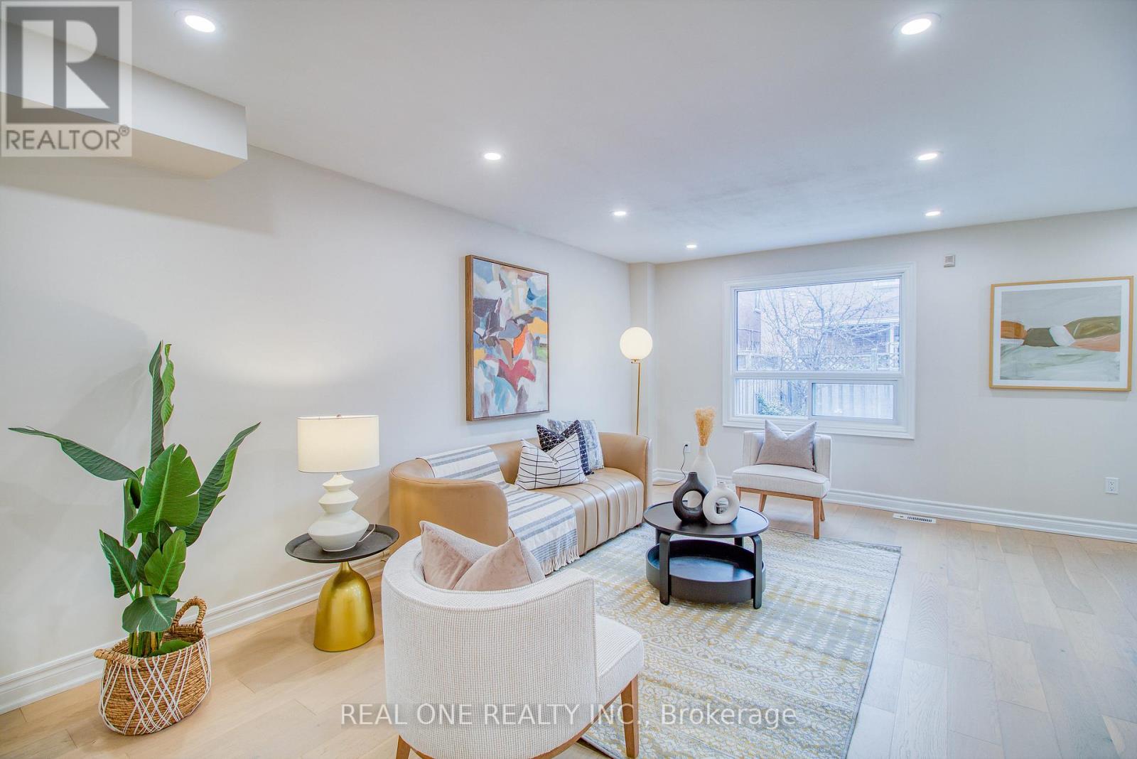 32 Charlton Avenue, Vaughan, Ontario  L4J 6W3 - Photo 12 - N12928536