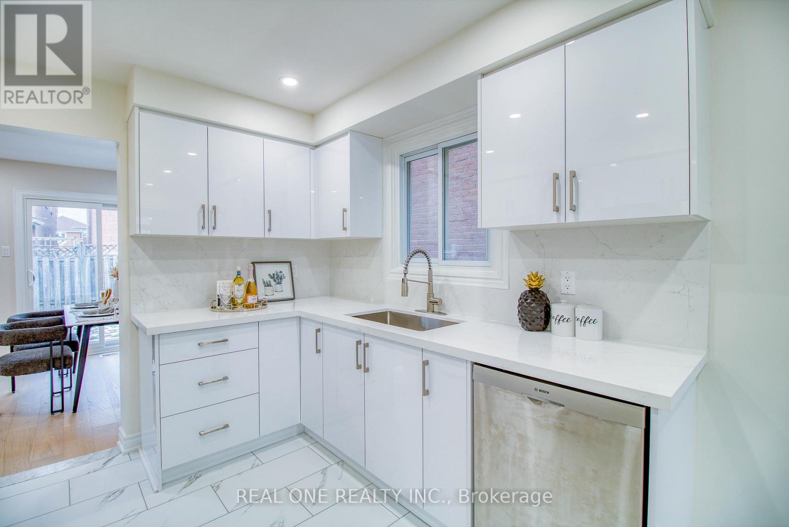 32 Charlton Avenue, Vaughan, Ontario  L4J 6W3 - Photo 19 - N12928536