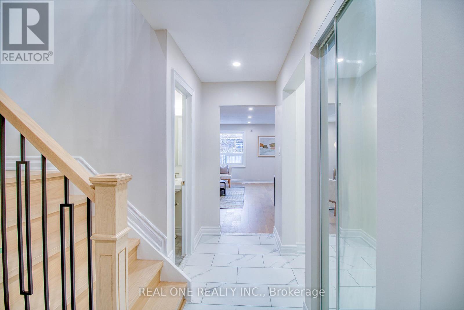 32 Charlton Avenue, Vaughan, Ontario  L4J 6W3 - Photo 9 - N12928536