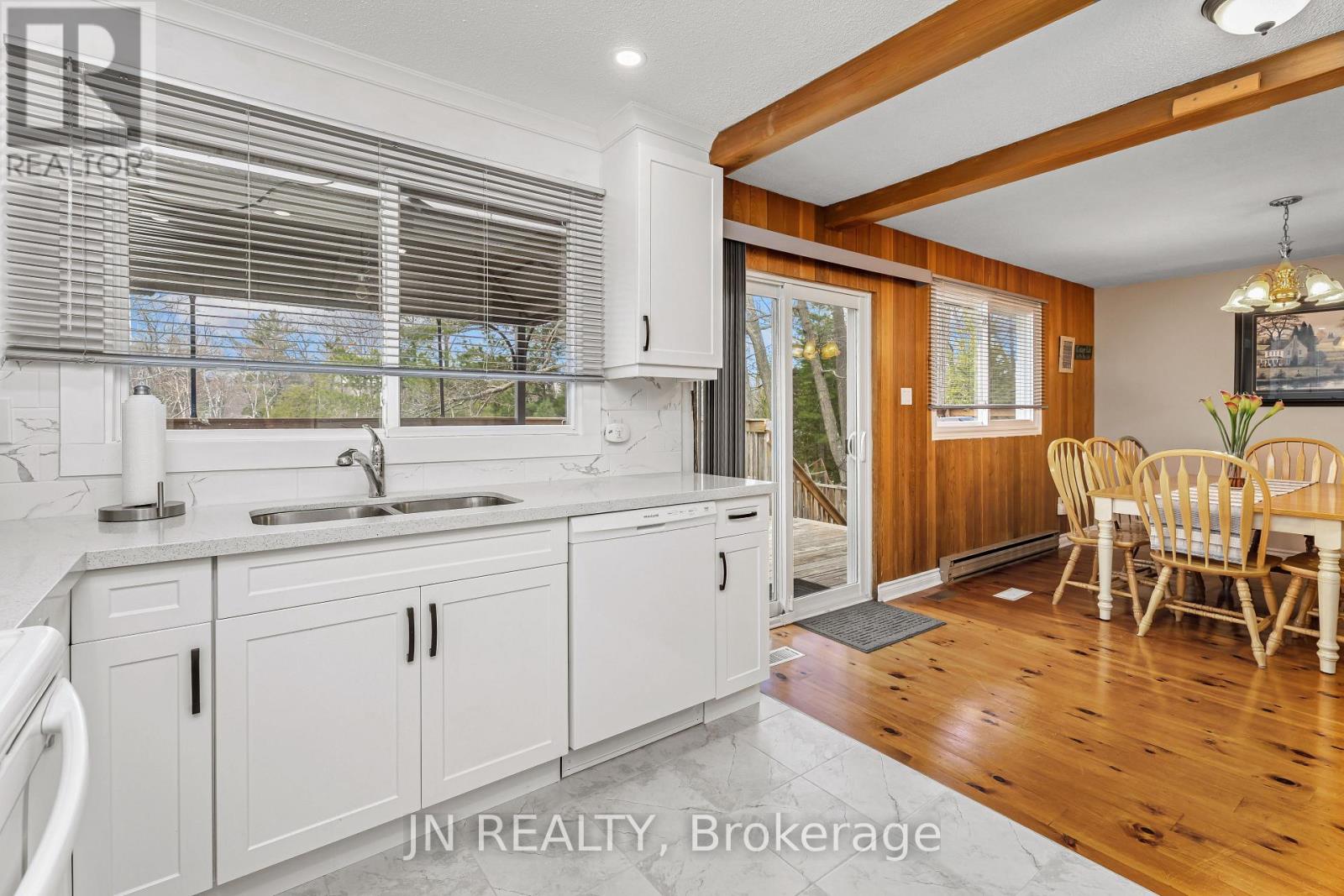 322 Oxbow Park Drive, Wasaga Beach, Ontario  L9Z 2V6 - Photo 11 - S12928474