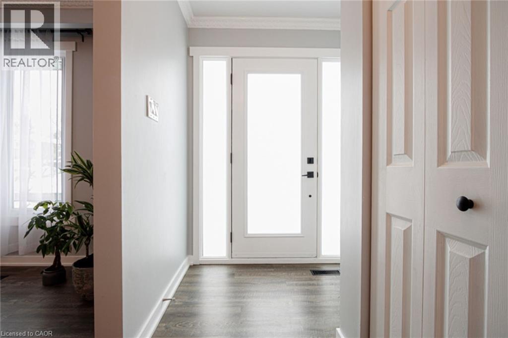 626 Cape Avenue, Burlington, Ontario  L7L 4M6 - Photo 2 - 40800396