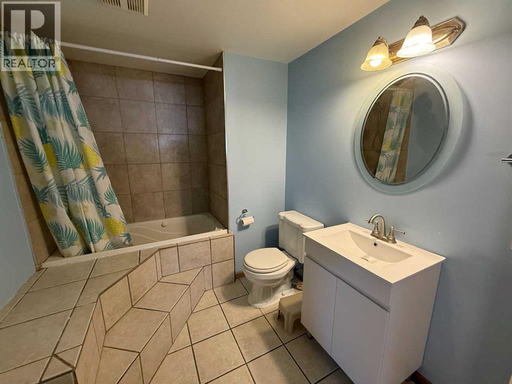 5905 61 Ave, Ponoka, Alberta  T4J 1T8 - Photo 21 - A2293879