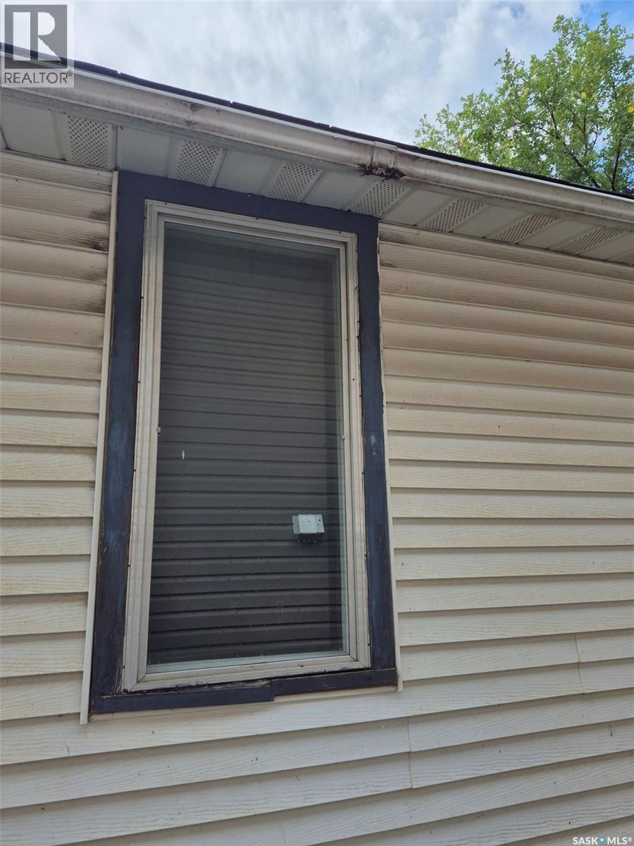 818 K Avenue N, Saskatoon, Saskatchewan  S7L 2N1 - Photo 11 - SK031176