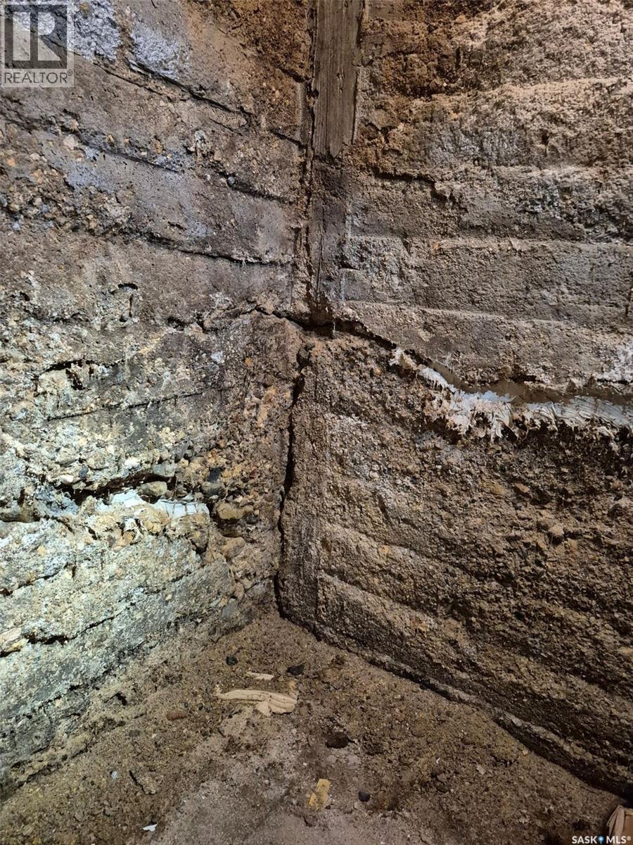 818 K Avenue N, Saskatoon, Saskatchewan  S7L 2N1 - Photo 5 - SK031176