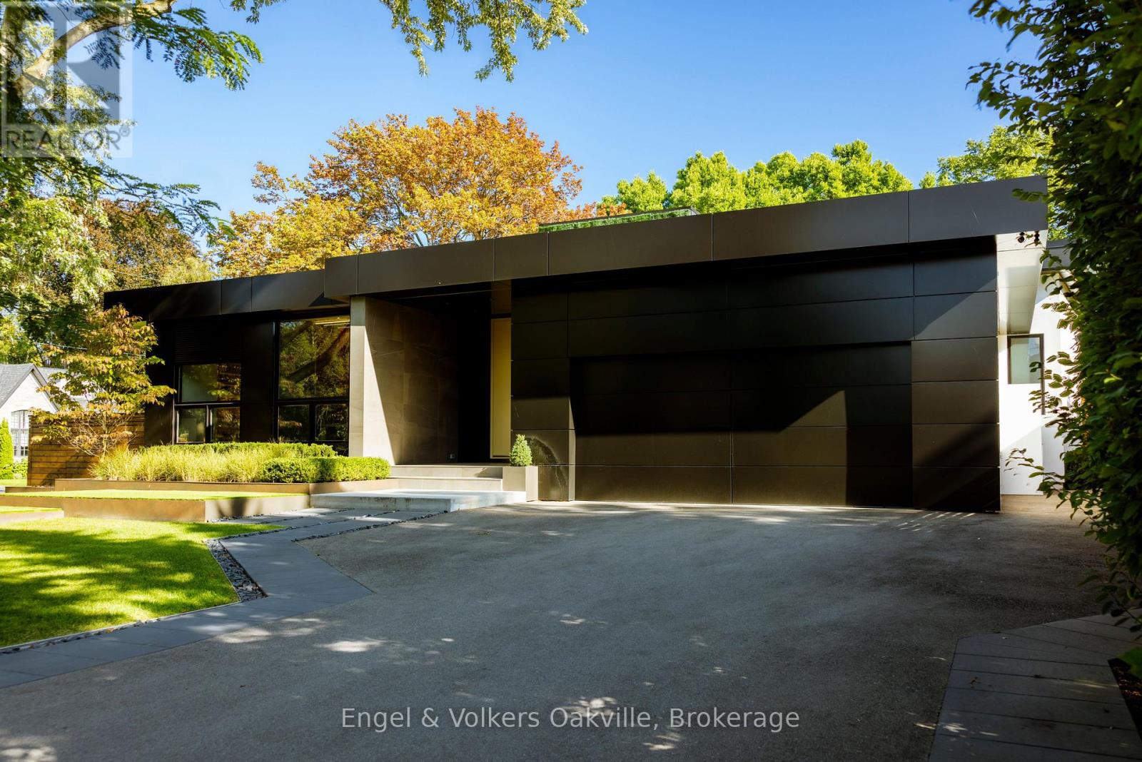 1516 Duncan Road, Oakville, Ontario  L6J 2R3 - Photo 3 - W12891234