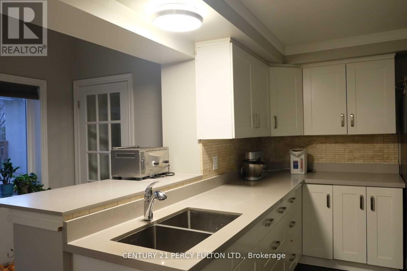 360 Stanfield Drive, Oakville, Ontario  L6L 3P6 - Photo 4 - W12928254