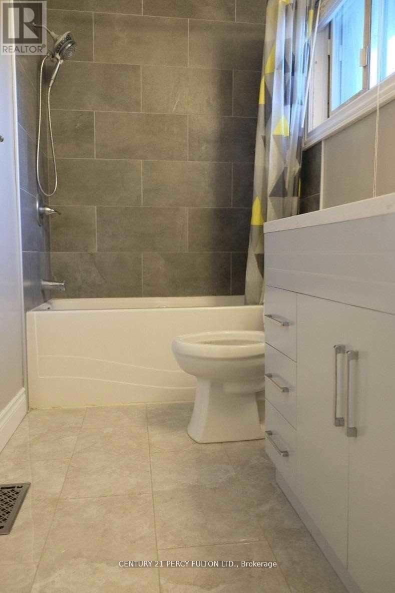 360 Stanfield Drive, Oakville, Ontario  L6L 3P6 - Photo 5 - W12928254