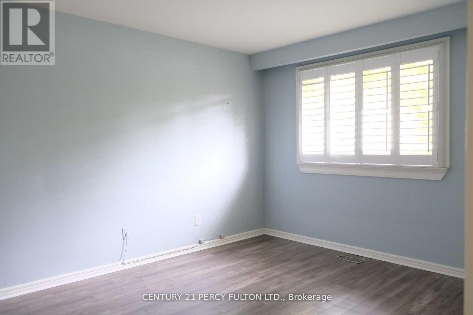 360 Stanfield Drive, Oakville, Ontario  L6L 3P6 - Photo 9 - W12928254