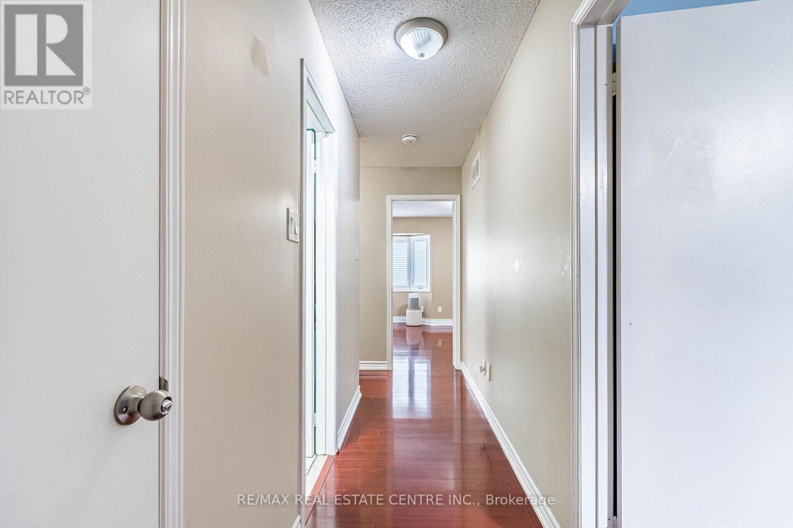 102 Timberlane Drive, Brampton (Fletcher's Creek South), Ontario  L6Y 4V7 - Photo 18 - W12928270