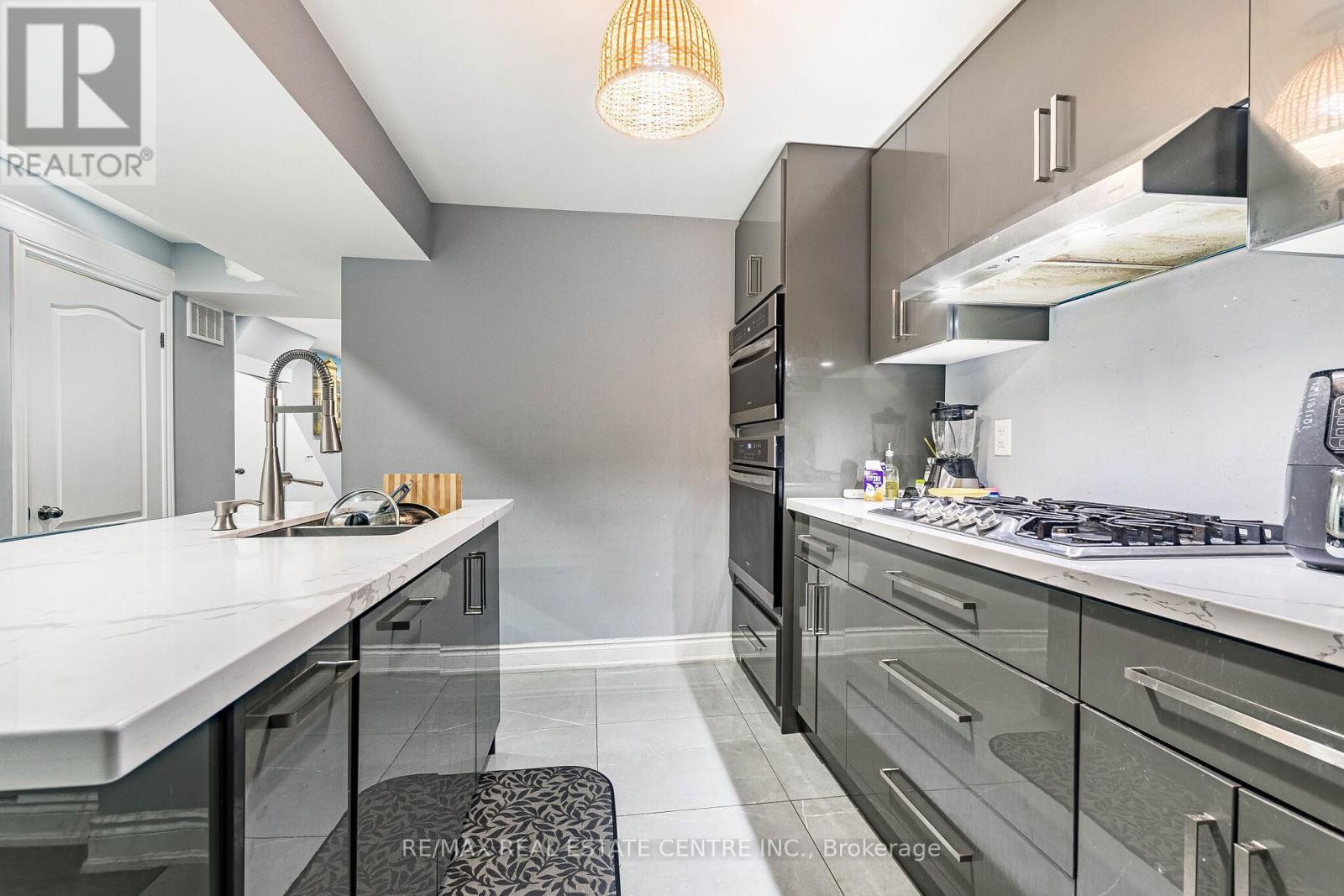 102 Timberlane Drive, Brampton (Fletcher's Creek South), Ontario  L6Y 4V7 - Photo 36 - W12928270