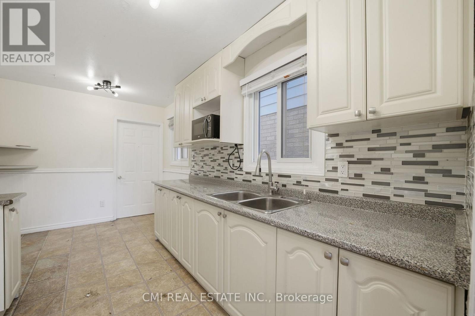 40 Glen Hollow Avenue, Toronto, Ontario  M9W 6C6 - Photo 14 - W12928308