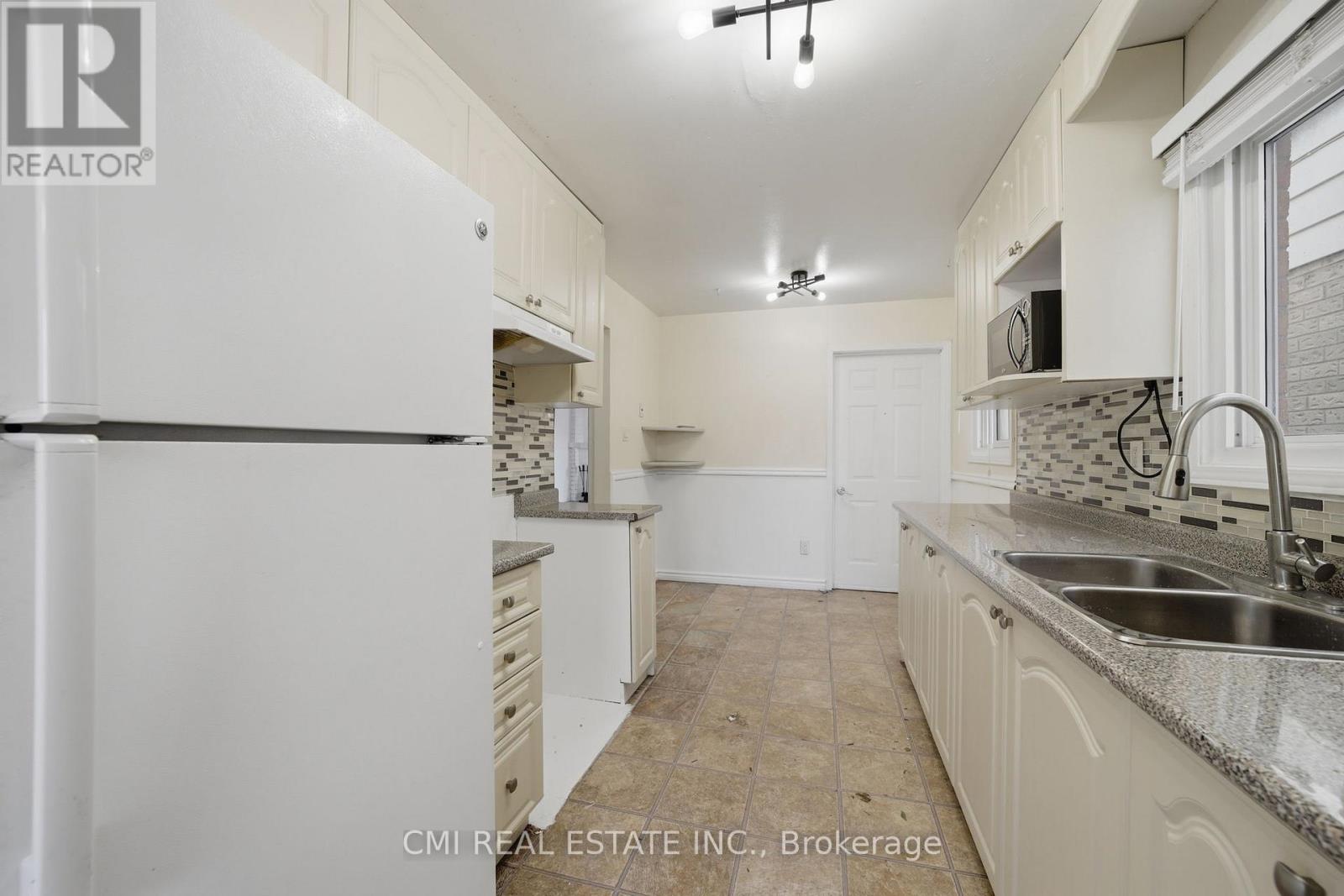 40 Glen Hollow Avenue, Toronto, Ontario  M9W 6C6 - Photo 15 - W12928308