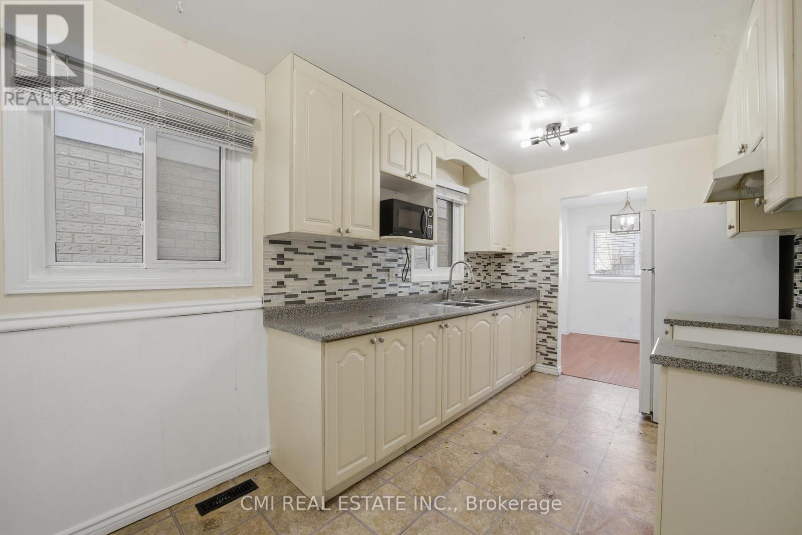 40 Glen Hollow Avenue, Toronto, Ontario  M9W 6C6 - Photo 16 - W12928308