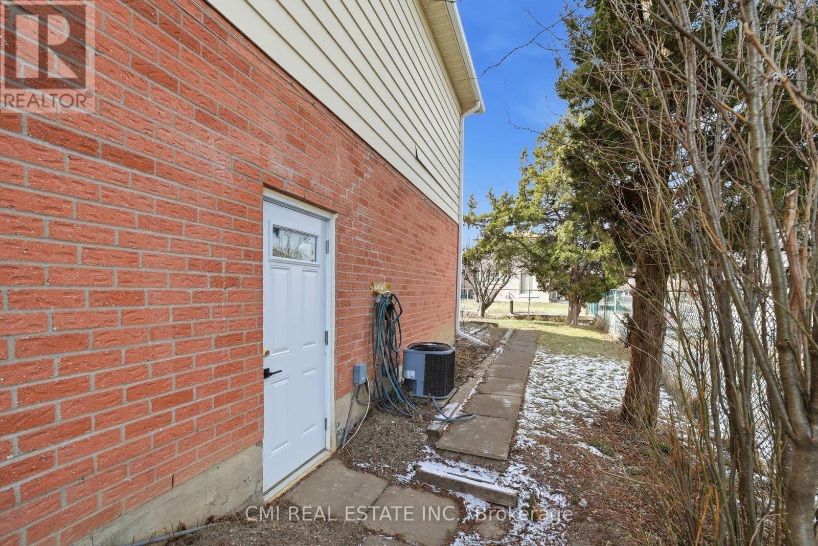 40 Glen Hollow Avenue, Toronto, Ontario  M9W 6C6 - Photo 39 - W12928308