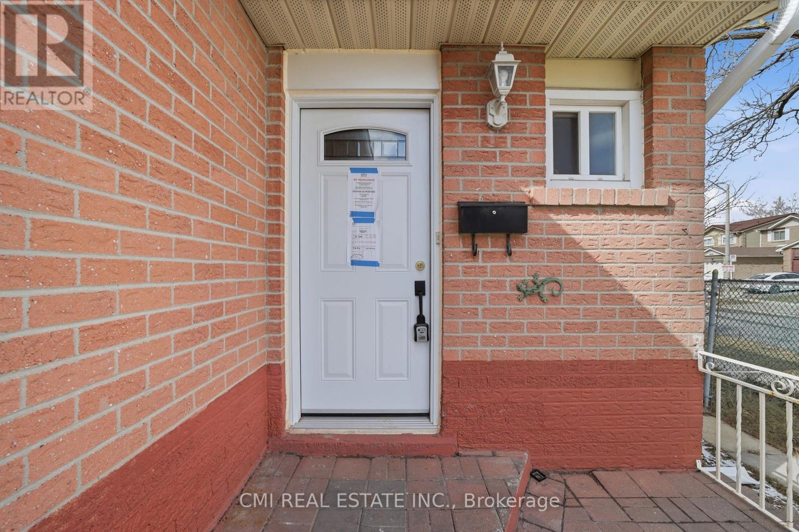 40 Glen Hollow Avenue, Toronto, Ontario  M9W 6C6 - Photo 4 - W12928308