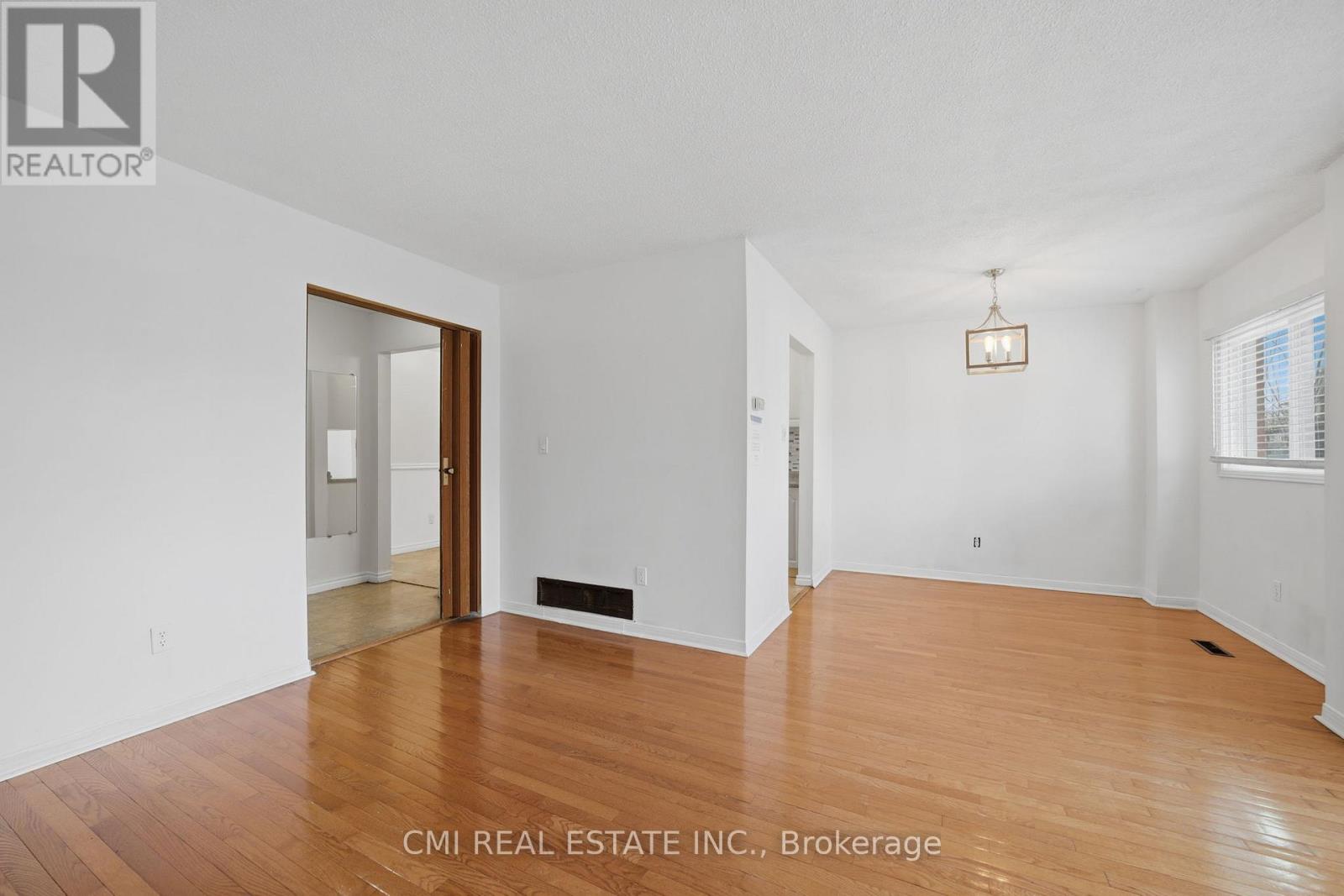 40 Glen Hollow Avenue, Toronto, Ontario  M9W 6C6 - Photo 5 - W12928308