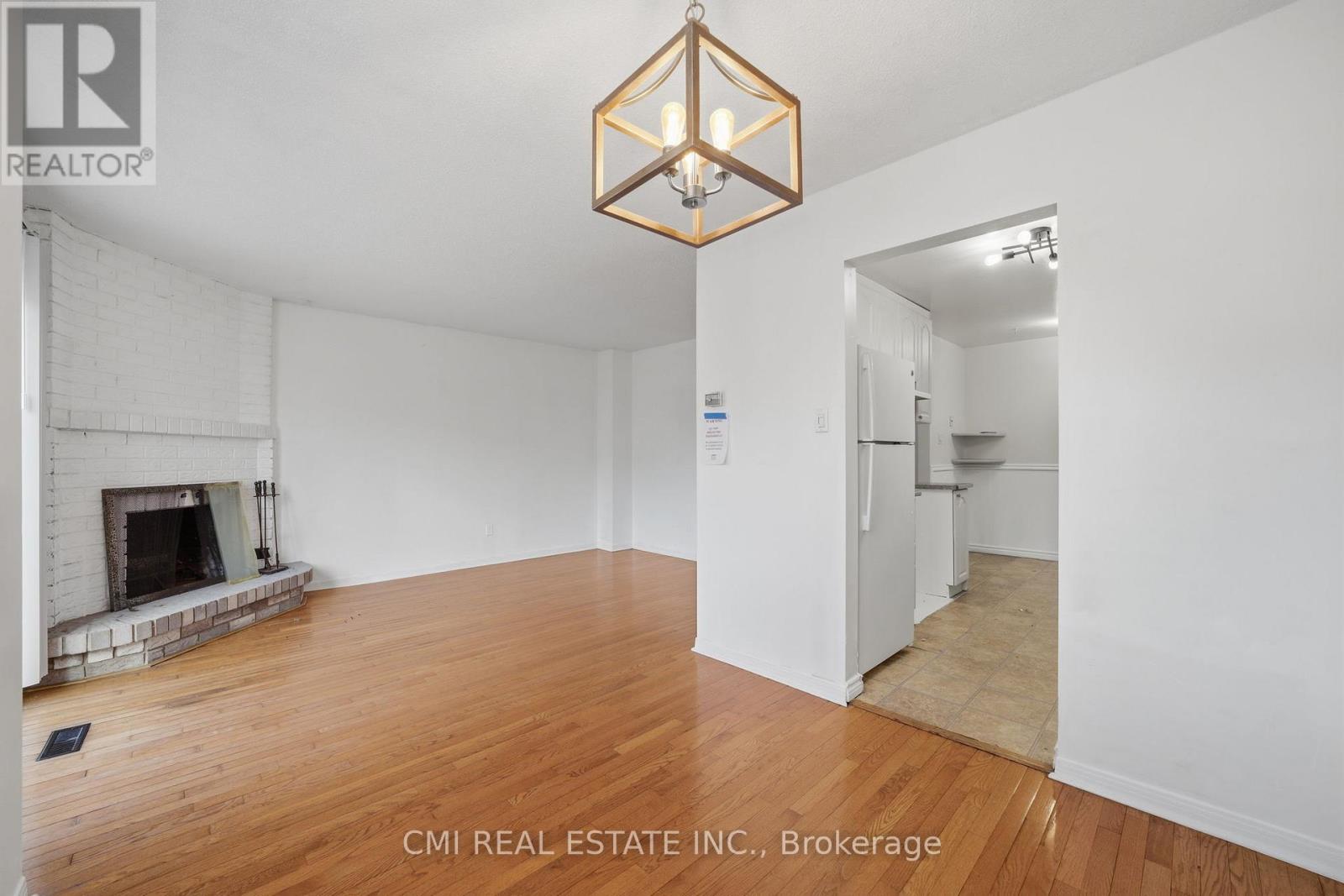 40 Glen Hollow Avenue, Toronto, Ontario  M9W 6C6 - Photo 9 - W12928308